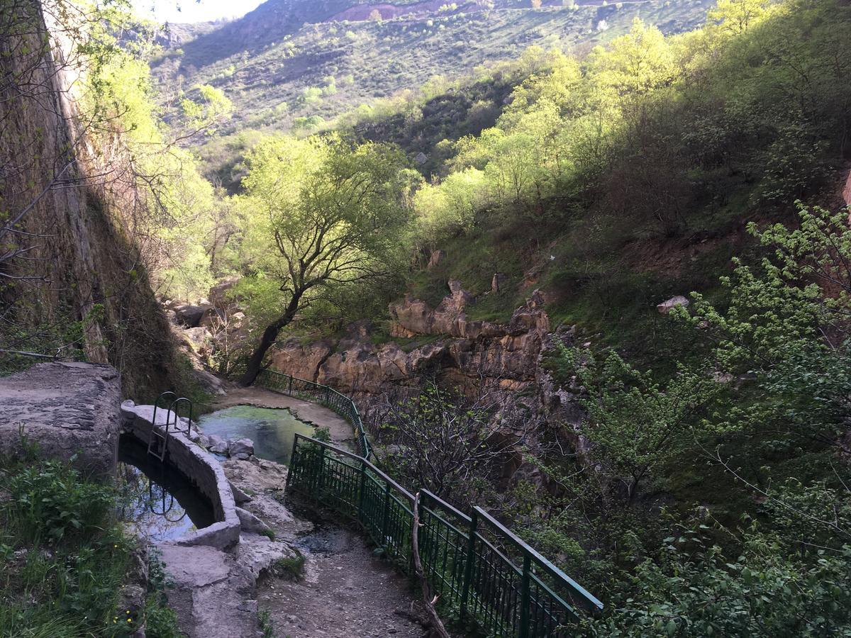 Bed And Breakfast John And Lena Tatev Dış mekan fotoğraf